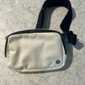 Lululemon belt bag - BRAND NEW